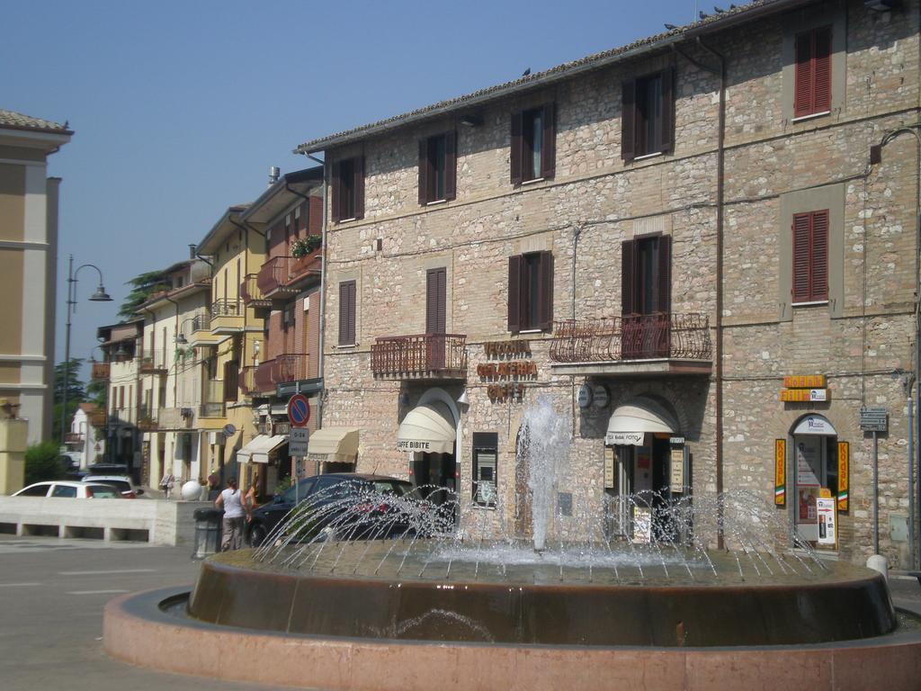 Piazza Degli Angeli Hotel Assisi Bagian luar foto