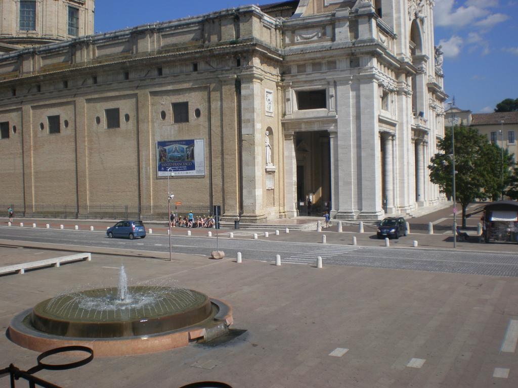 Piazza Degli Angeli Hotel Assisi Bagian luar foto