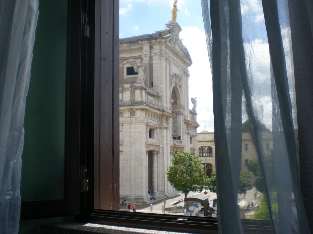 Piazza Degli Angeli Hotel Assisi Ruang foto