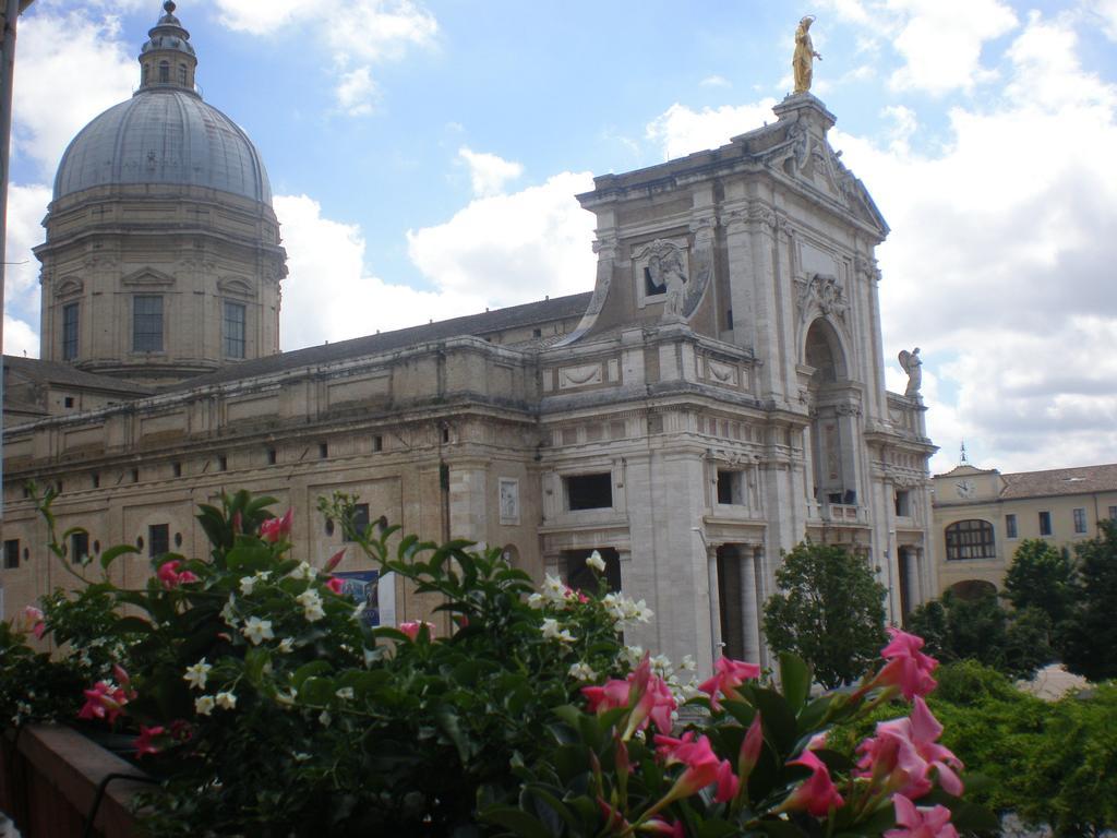 Piazza Degli Angeli Hotel Assisi Bagian luar foto