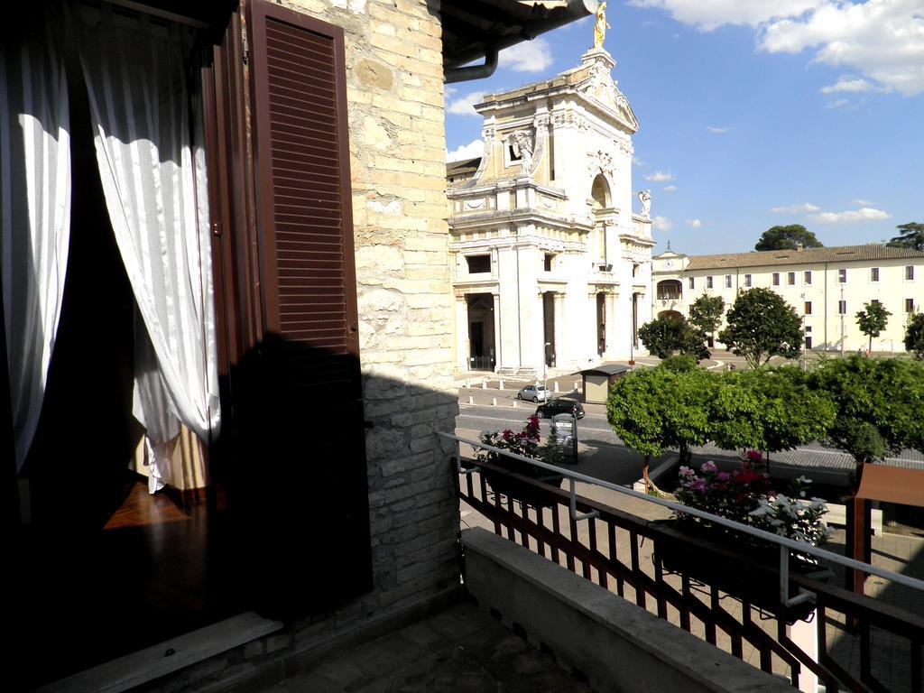 Piazza Degli Angeli Hotel Assisi Bagian luar foto
