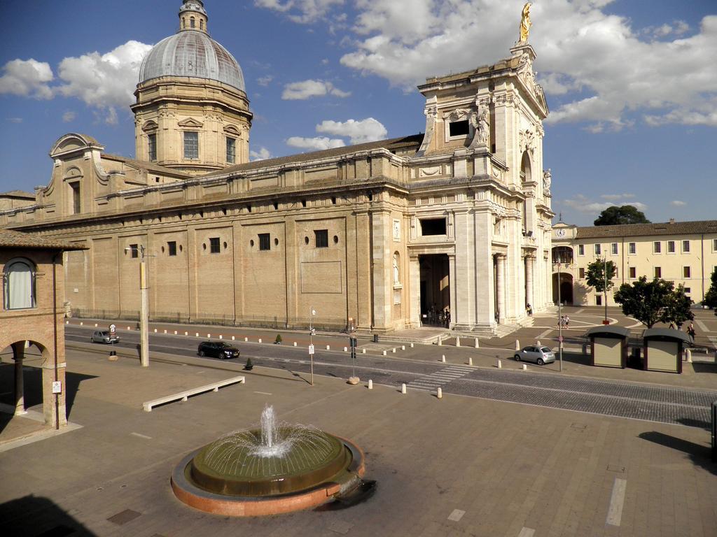 Piazza Degli Angeli Hotel Assisi Bagian luar foto